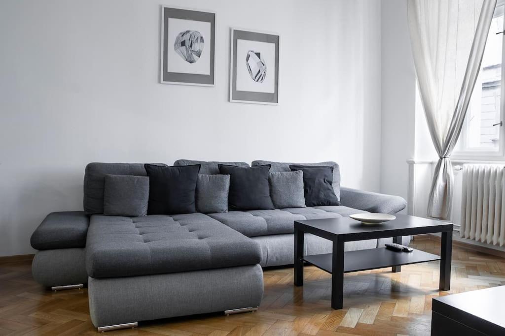 Prince Matyas Apartment Прага Екстериор снимка