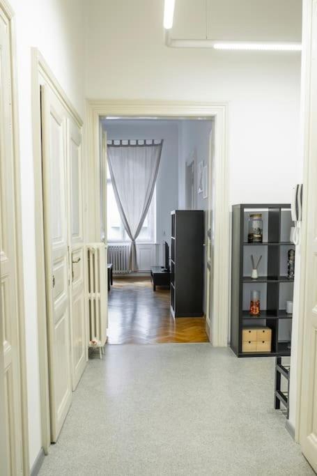 Prince Matyas Apartment Прага Екстериор снимка